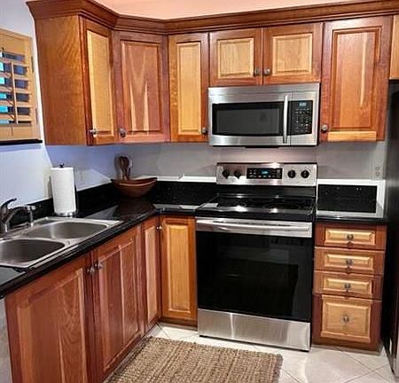4th image of 208 S Lakeside Dr APT 202
