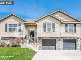 502 NE 192nd Ter, Smithville, MO 64089