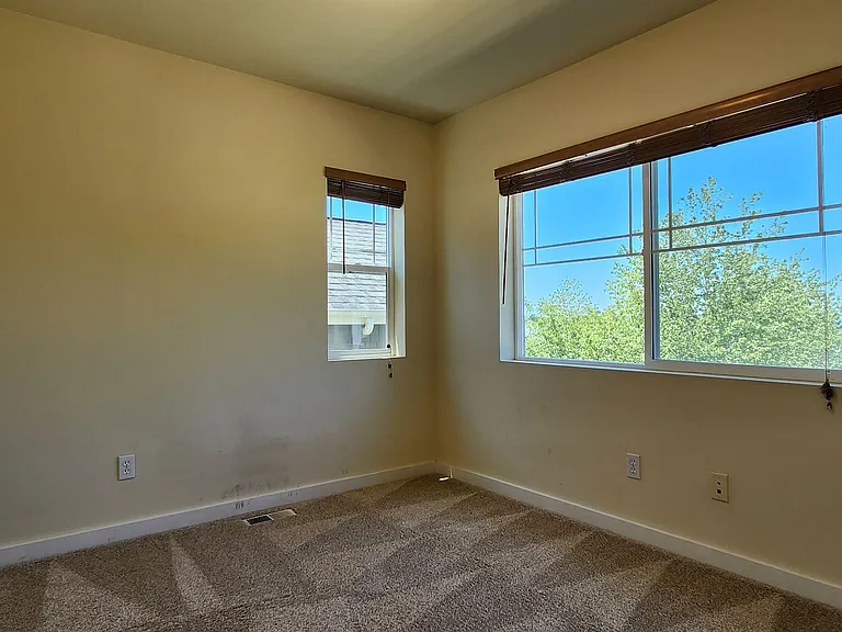 2567 NE Kensington Ct — Photo 21
