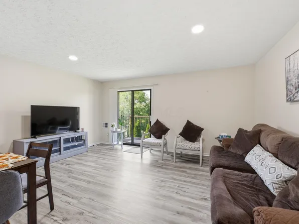 5885 Beechcroft Rd APT 302, Columbus, OH 43229