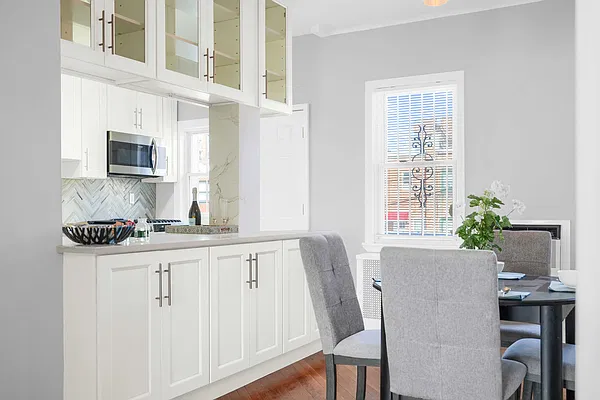 Sold by Mitra Hakimi Realty Group, LLC | media 22