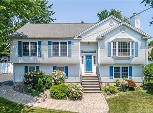 719 Plattsville Rd, Trumbull, CT 06611