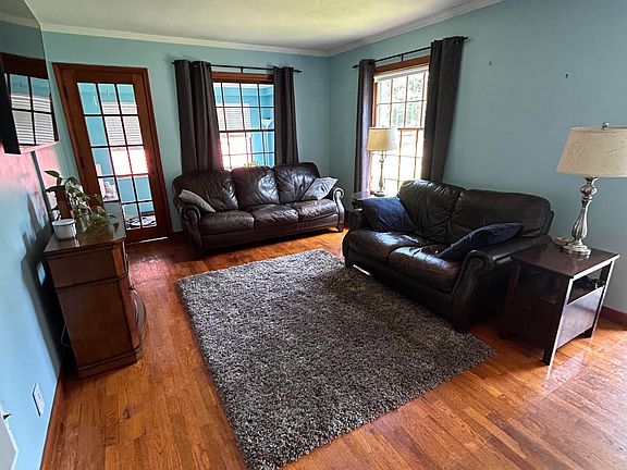 3rd image of 123 W 23rd St