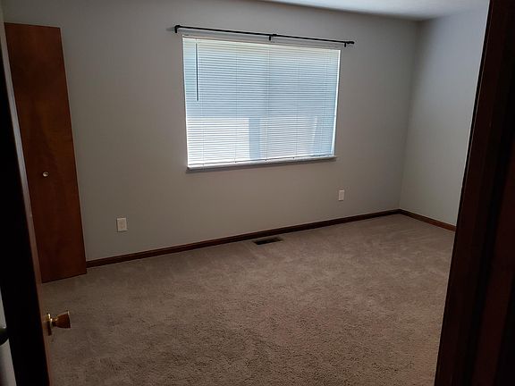 4th image of 3162 N Prosser Ave