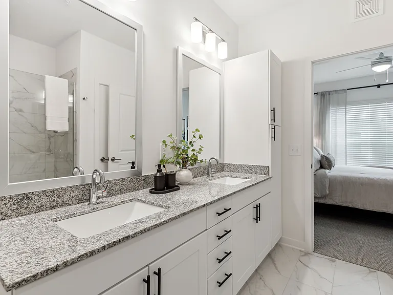 Everleigh Deerfield 55+ Active Adult Apartment Homes — Photo 28