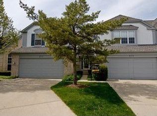 275 Lorraine Cir, Bloomingdale, IL 60108