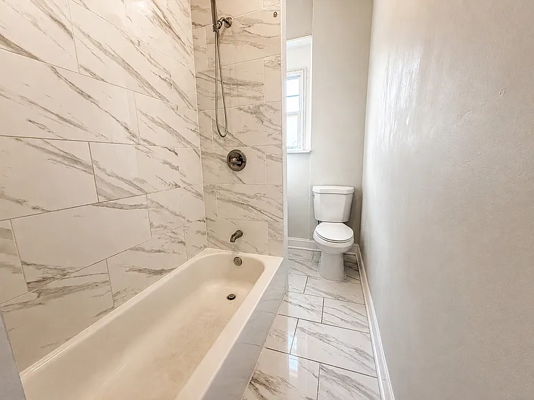 925 W Seltzer St — Photo 18
