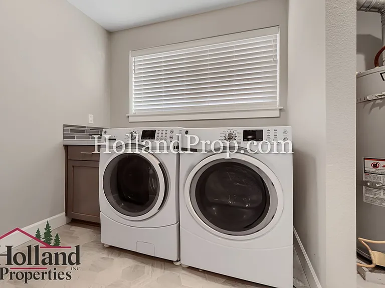 131 NE 30th Ave — Photo 24