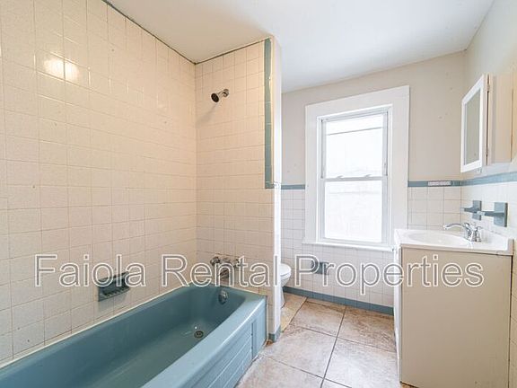 5th image of 212 N 2nd St Floor 2