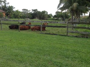 31 Center Court Dr, Davie, FL 33331