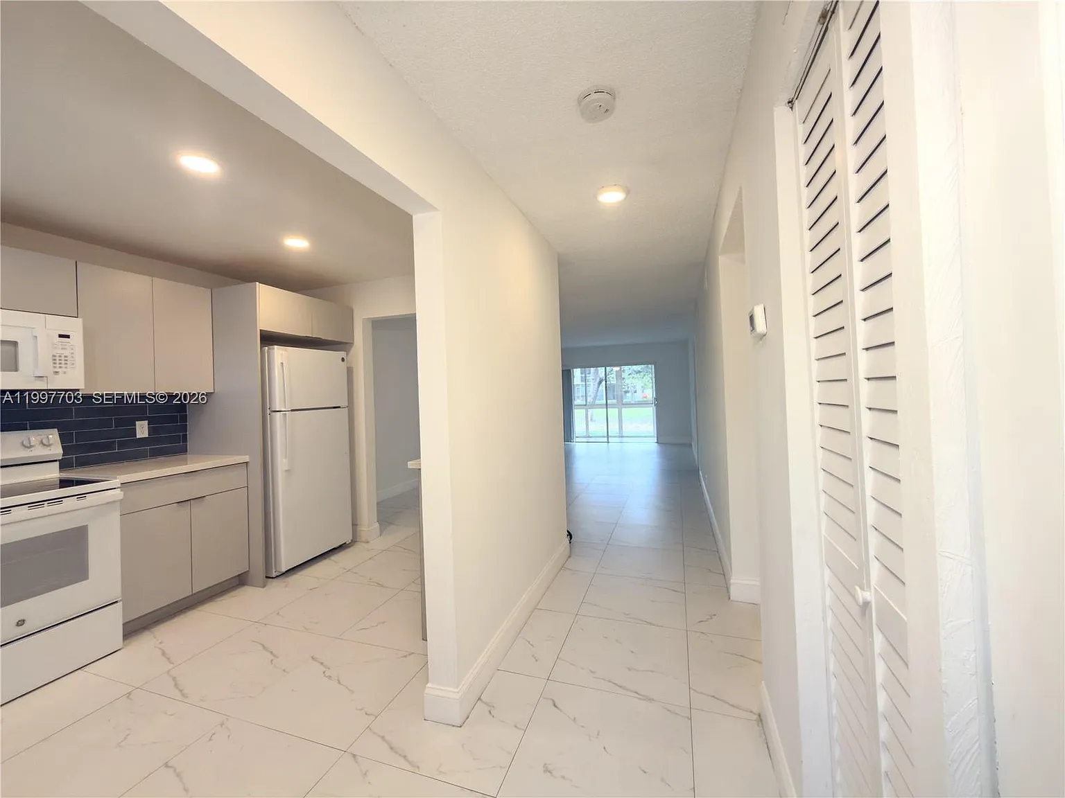 605 S State Road 7 — Photo 2