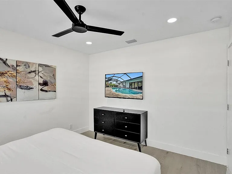 1141 N Northlake Dr — Photo 29