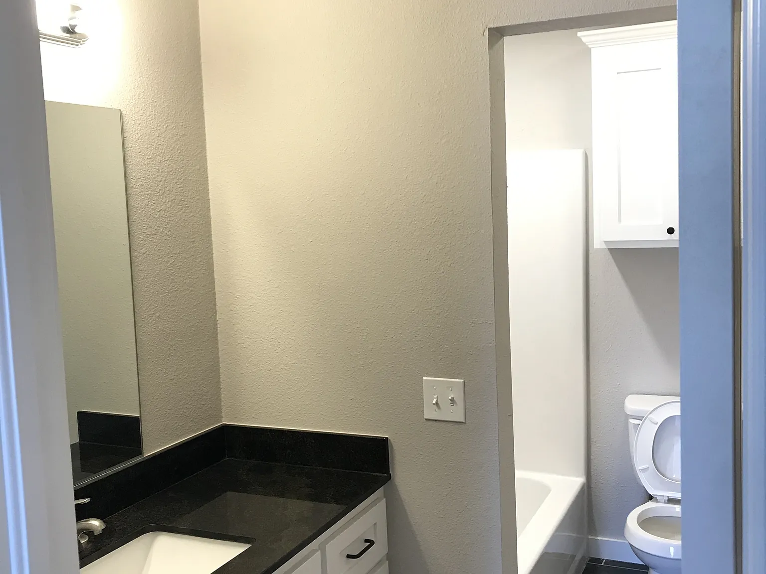 405 E Smith St — Photo 3