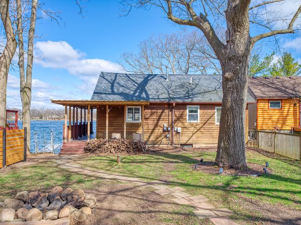 6340 Sporny Dr, Brighton, MI 48116