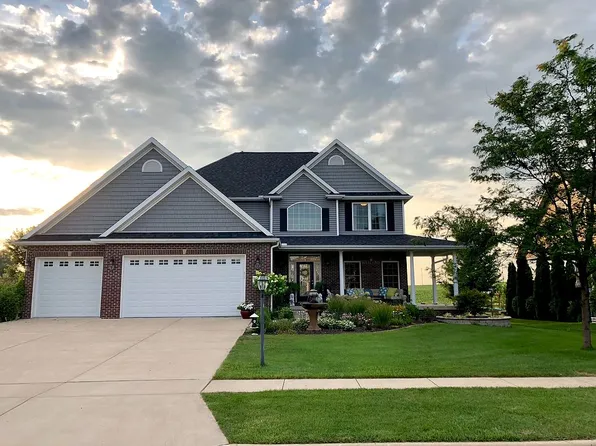 17 Fountaindale, Washington, IL 61571