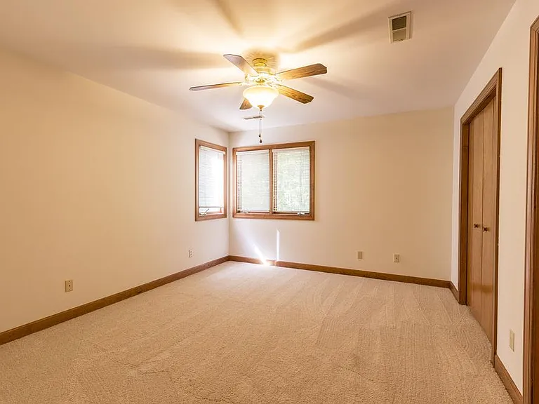 4758 Deer Park Ln — Photo 10