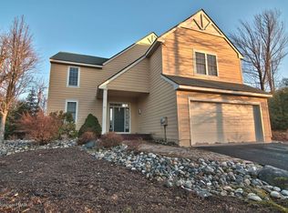 155 Skytop Rd, Pocono Pines, PA 18350