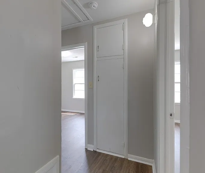 1848 N Green St — Photo 8