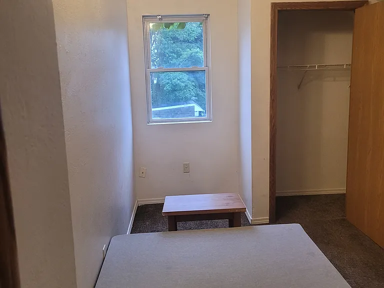 324 W 9th St — Photo 27