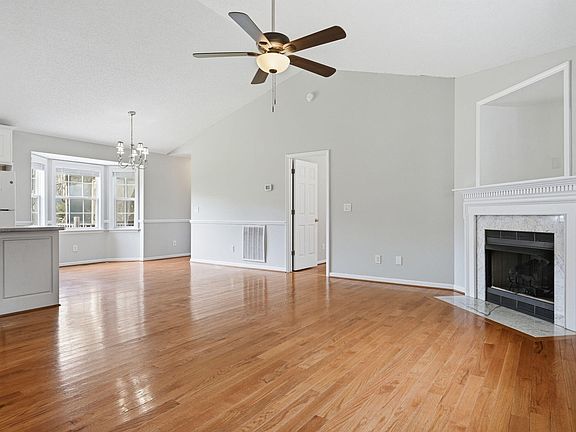 3rd image of 1084 McLemore Rd