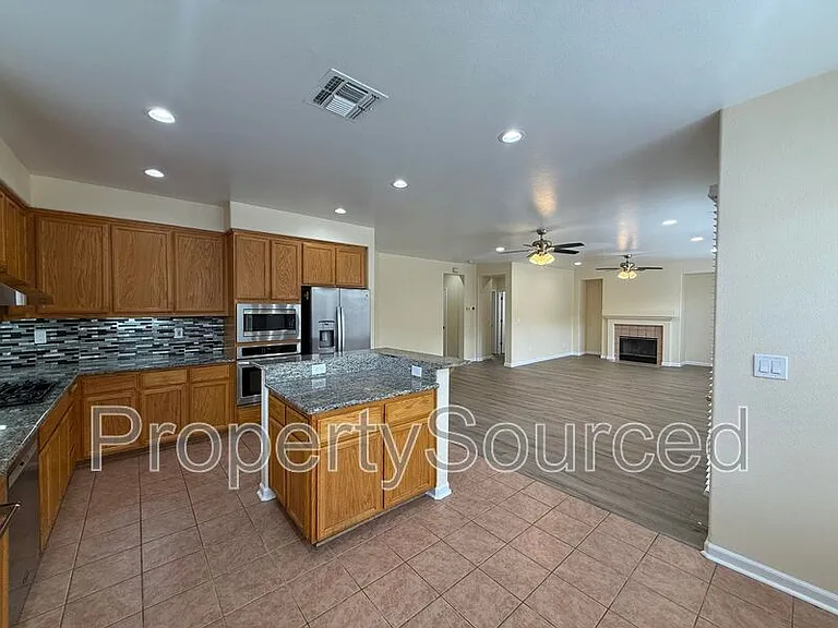 1830 Persimmon Way — Photo 12