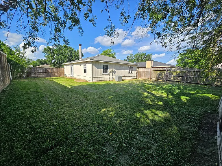 5543 Ambern Dr — Photo 16