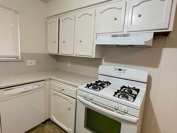 4th image of 1320 W Vassar Ave #J