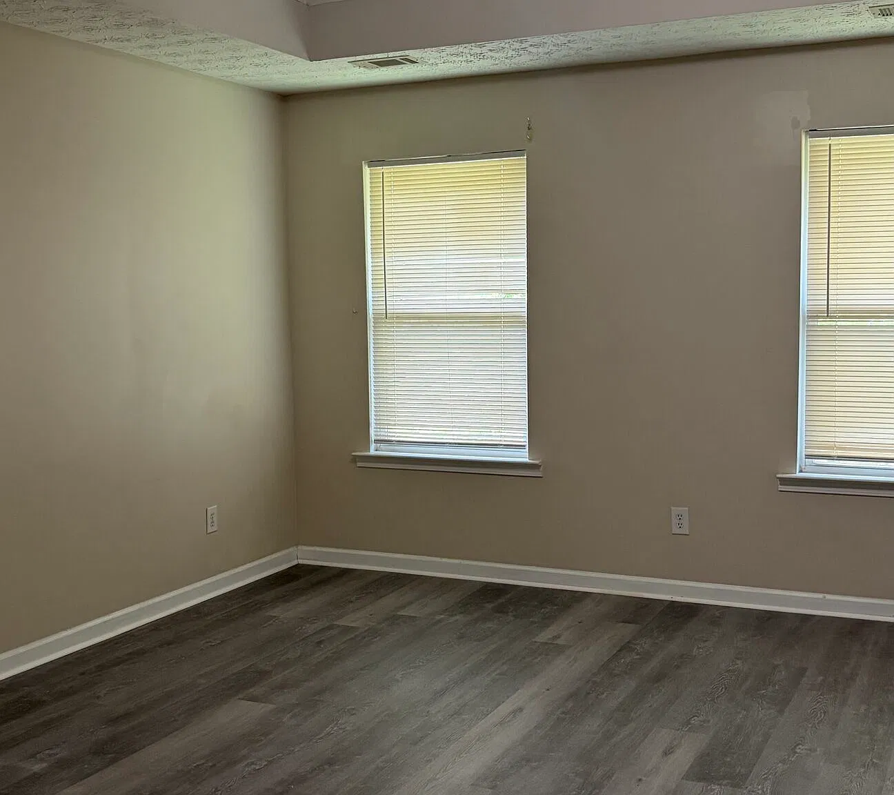 4 bed, 2.0 bath, 2096 sqft, $2,200 — Photo 4