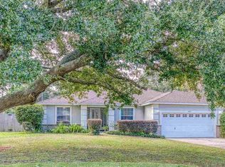 1927 Sparrow Ln, Navarre, FL 32566