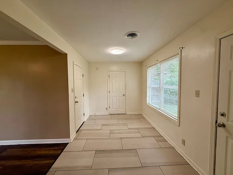 2310 Fairfield Dr — Photo 6