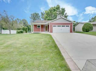 5425 132nd St W, Savage, MN 55378