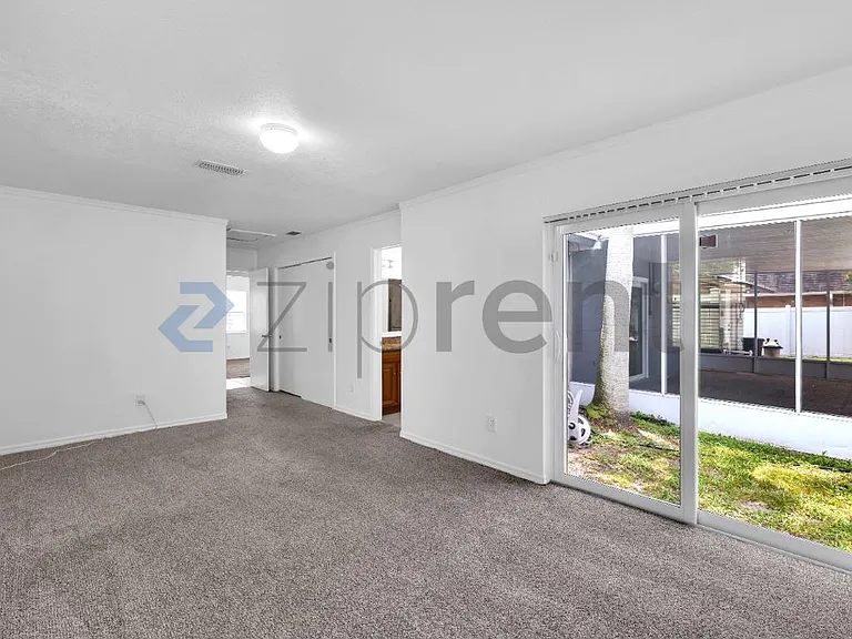 11706 Oban Ave — Photo 12
