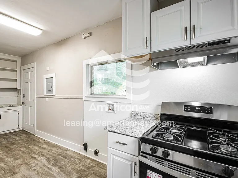 15056_007_kitchen_8.jpg