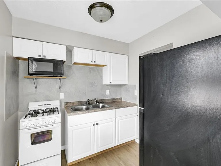 335 Riley Dr — Photo 18