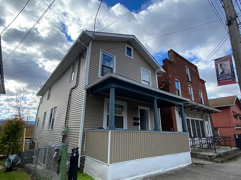 326 E Main St #1 — Photo 1