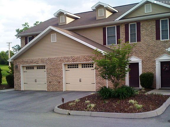 2 Bedroom, 2.5 Bath with Garage