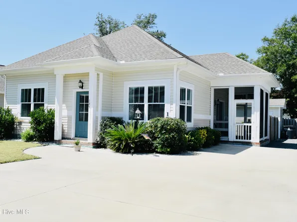 125 NE 7th Street, Oak Island, NC 28465