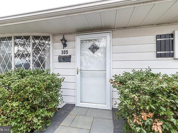 3rd image of 305 Devon Rd