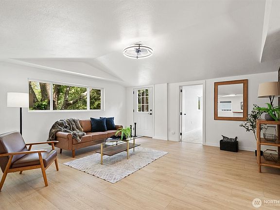 4th image of 341 Maple Avenue
