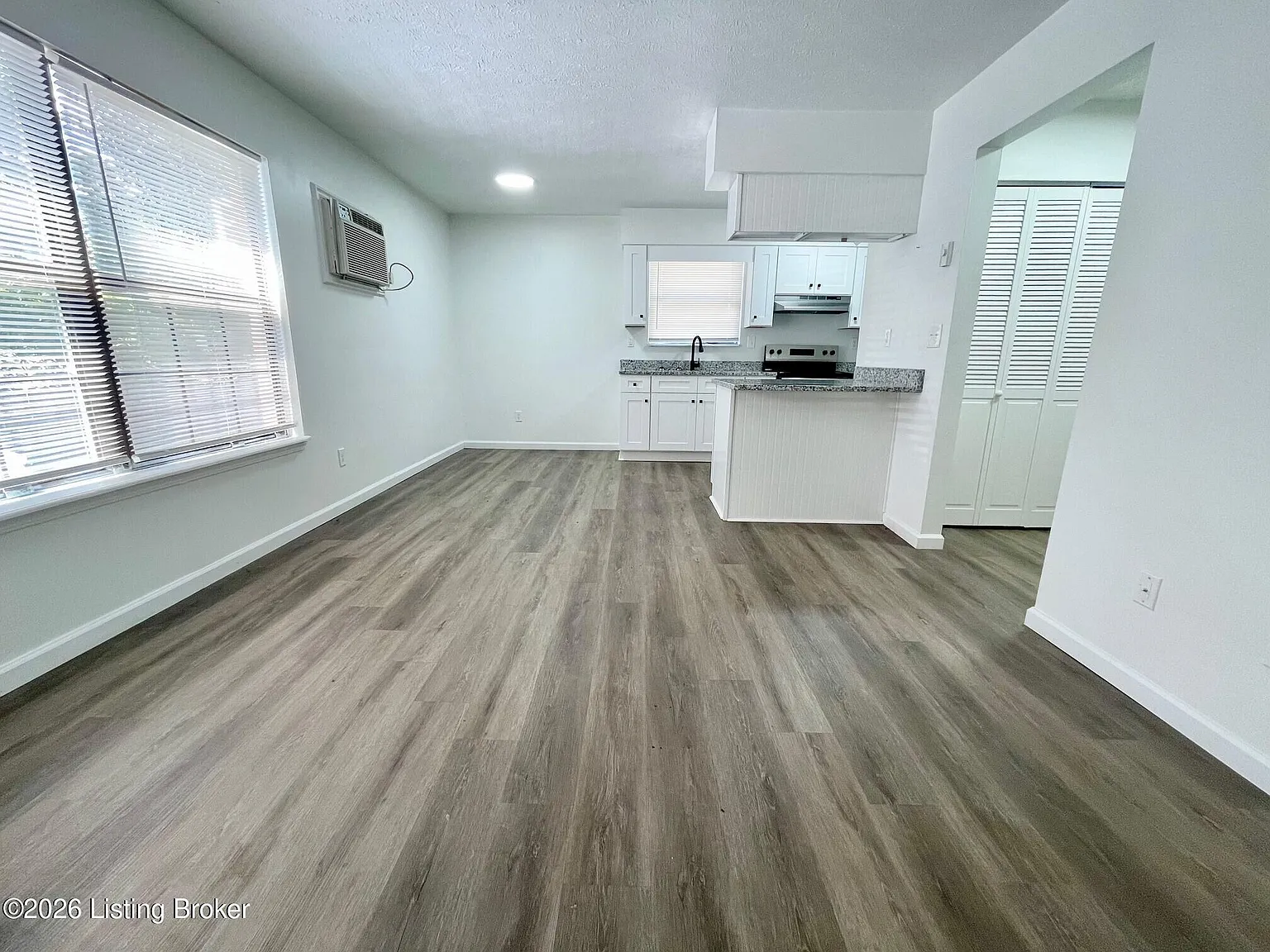 2 bed, 1.0 bath, 750 sqft, $850 — Photo 2