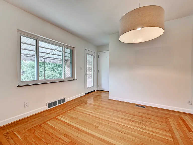 8 Kennedy Rd — Photo 10