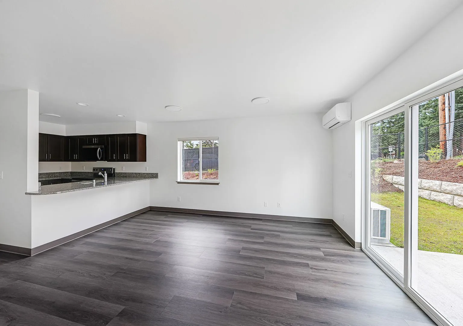 2 Bed 1.5 Bath - Pet Friendly - NAS Whidbey — Photo 2