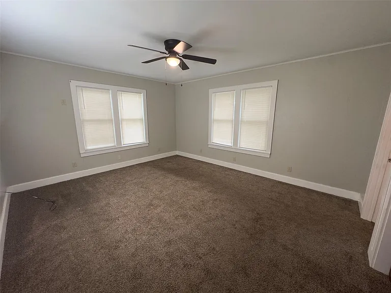 306 E Bowie St — Photo 18