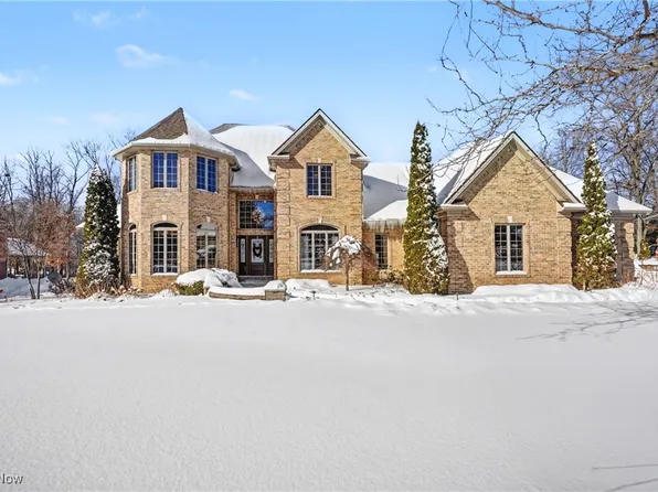 68 Timber Run Dr, Canfield, OH 44406