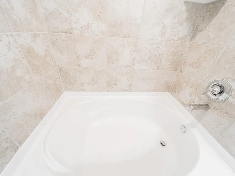 27618 Mesabe Dr — Photo 11