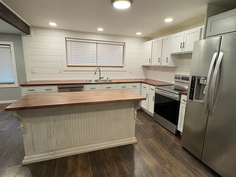 kitchen/dining area