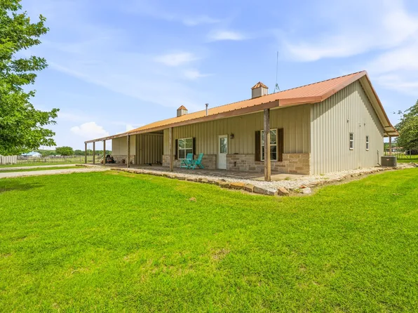 2400 Horsemans Dr, Stephenville, TX 76401