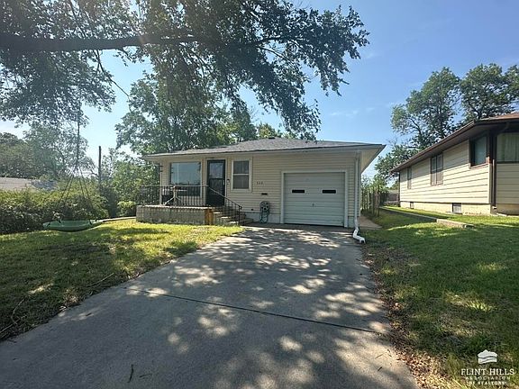 2nd image of 320 W 14th St
