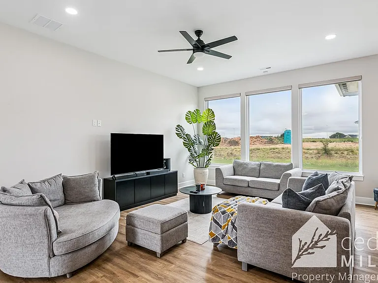 1502 N Emerald Valley Dr — Photo 3