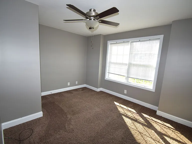 207 Geneva Ln — Photo 5